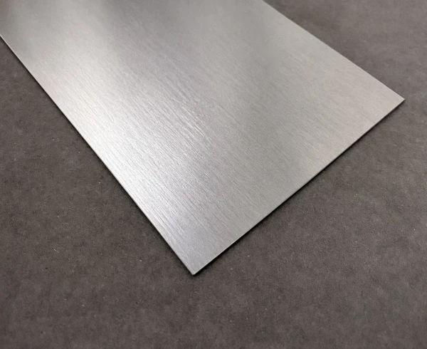 LaserDuo Alu / Sort – mat 600 x 400 mm LaserDuo 2-farvet akrylplade med alu-look og sort kerne, mat, 600 x 400 mm