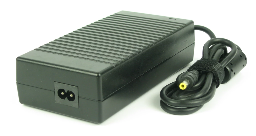 Liteon 150W 19V 7.9A strømforsyning - Hurtig levering og prisgaranti Liteon 150W 19V 7.9A 5.5mm x 2.5mm strømforsyning - Kompatibel