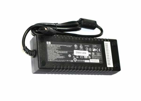 HP Compaq 135W 19V 7.1A str&oslash;mforsyning med oval Multi-pin tip - Original